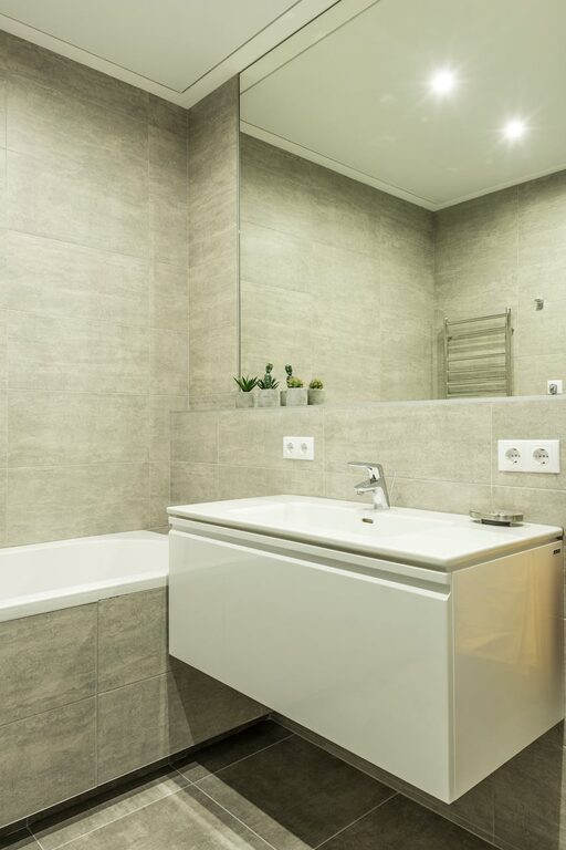 How to Create a Minimalist Bathroom Setup: Simple Steps for a Clean Look